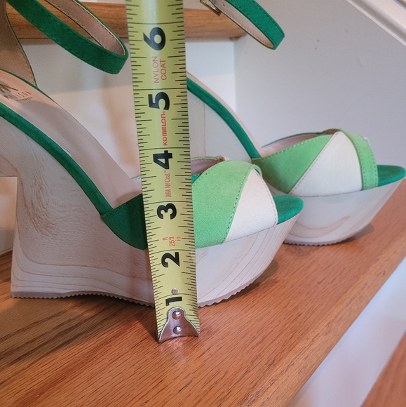 Madison By Shoedazzle Green Faux Suede Platform Wedge Sandals - Picture 3 of 7